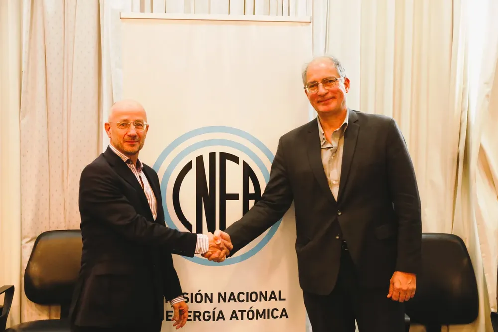 El Dr. Ing. Guido Lavalle (izq.) y el Ing. Rovere (der.) son las nuevas autoridades de la CNEA.