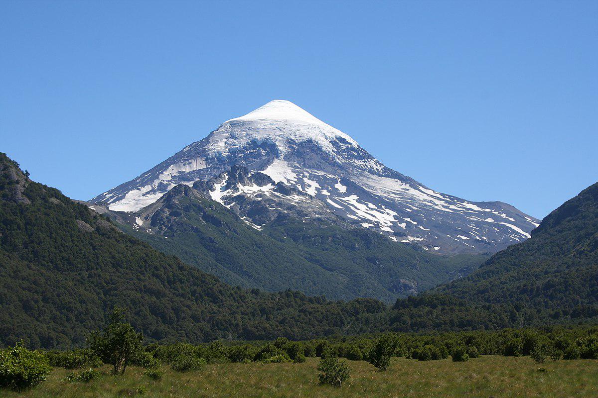 1200px-Lanin_(3275580393)