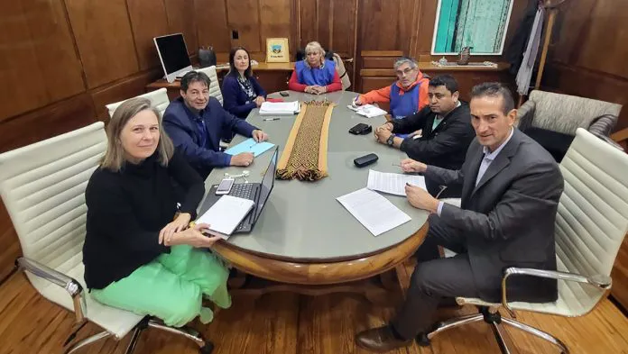 acta-gobierno-y-UPCN-ok-696x393